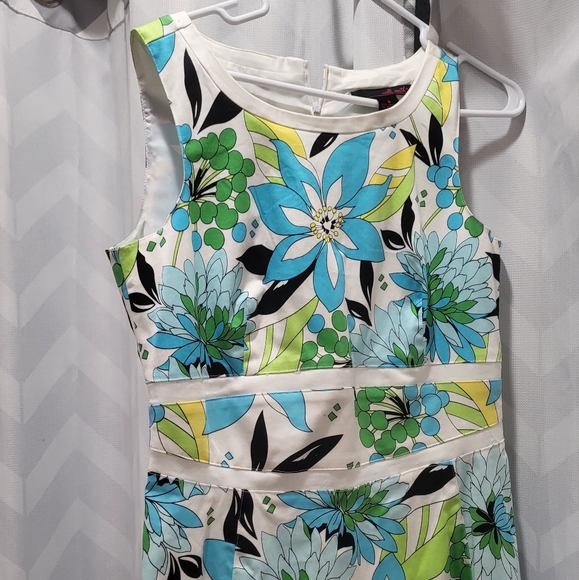 Dress - Picture 4 of 5